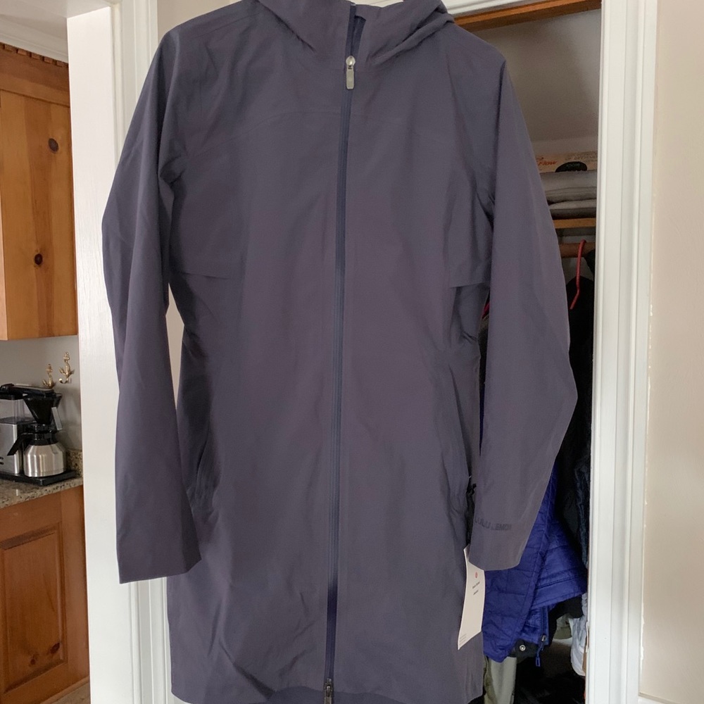 Lululemon rain rebel NWT